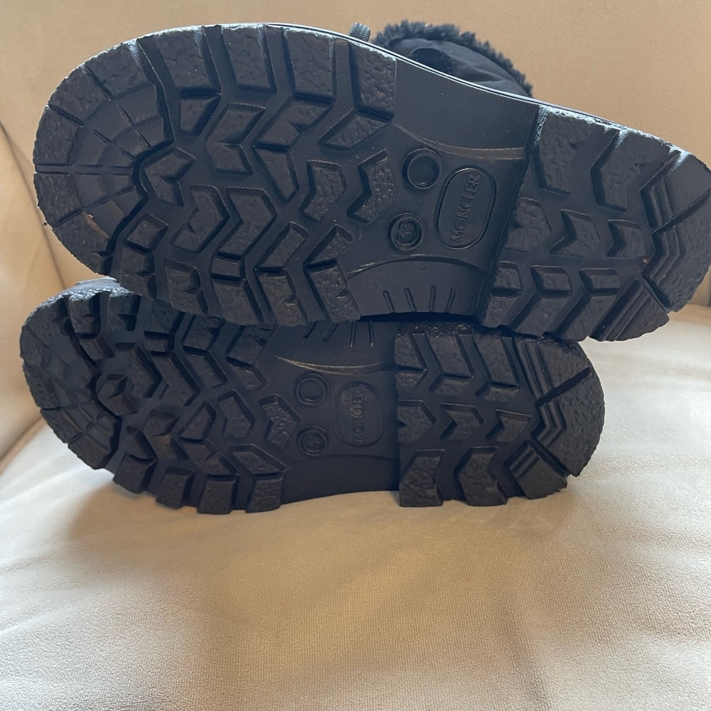 Monclear Sherpa lined snow boots